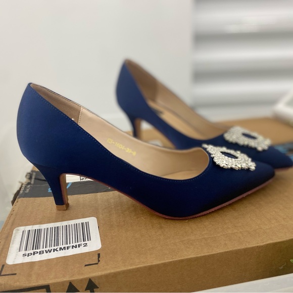 Elegant Blue Satin Heels with Embellished Buckle - Picture 2 of 3